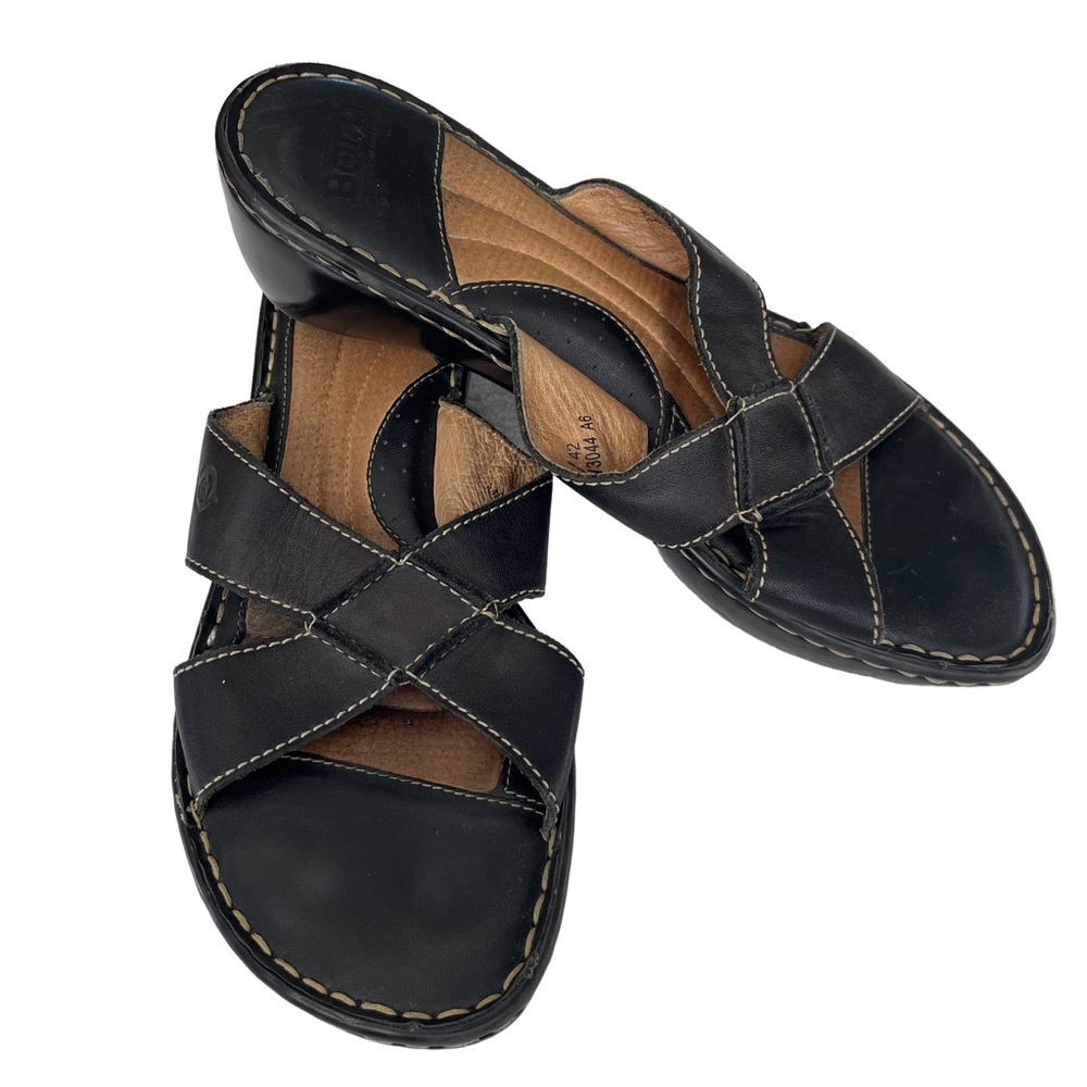 BORN Dark brown Leather Sandals. Crisscross design. Sine 10